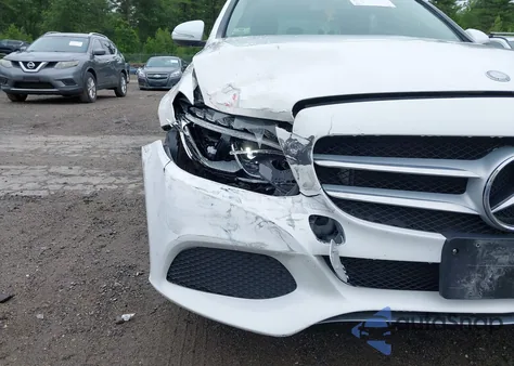 2016 Mercedes-Benz C 300 4Matic/Luxury 4Matic/Sport 4Matic z USA, uszkodzony, nr VIN 55SWF4KB4GU108596